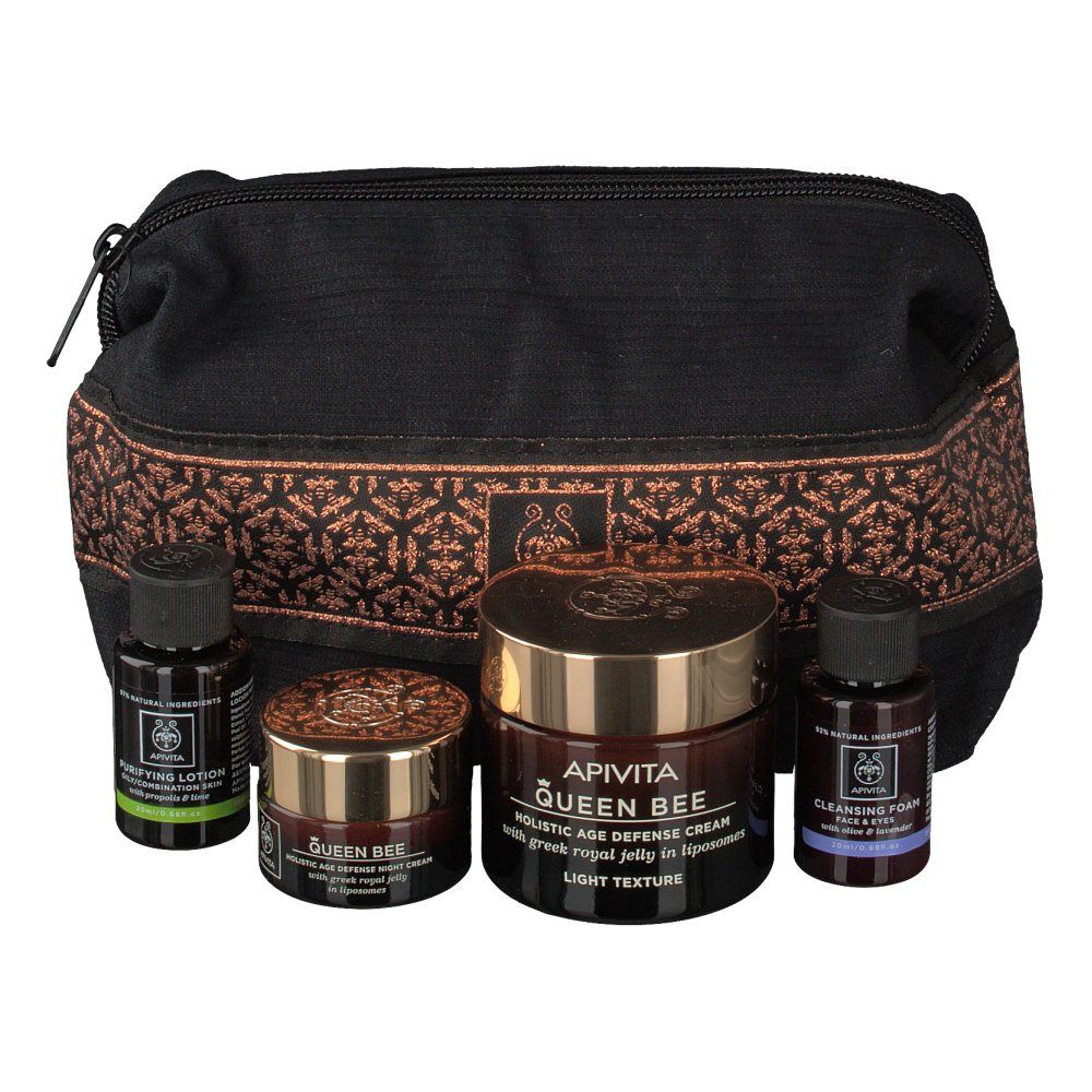 Trousse de toilette noire avec motif marron et produits. Produits : lotion, crème, mousse nettoyante. Marque : APIVITA Queen Bee.