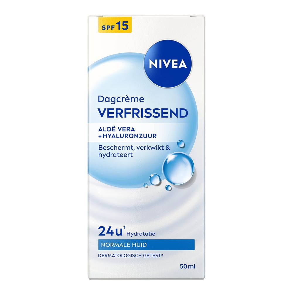 Tube de crème de jour NIVEA avec touches de crème sur fond bleu.