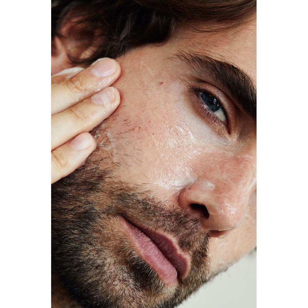 Tube bleu NIVEA MEN PROTECT & CARE. Crème Visage. 24H Hydratation.