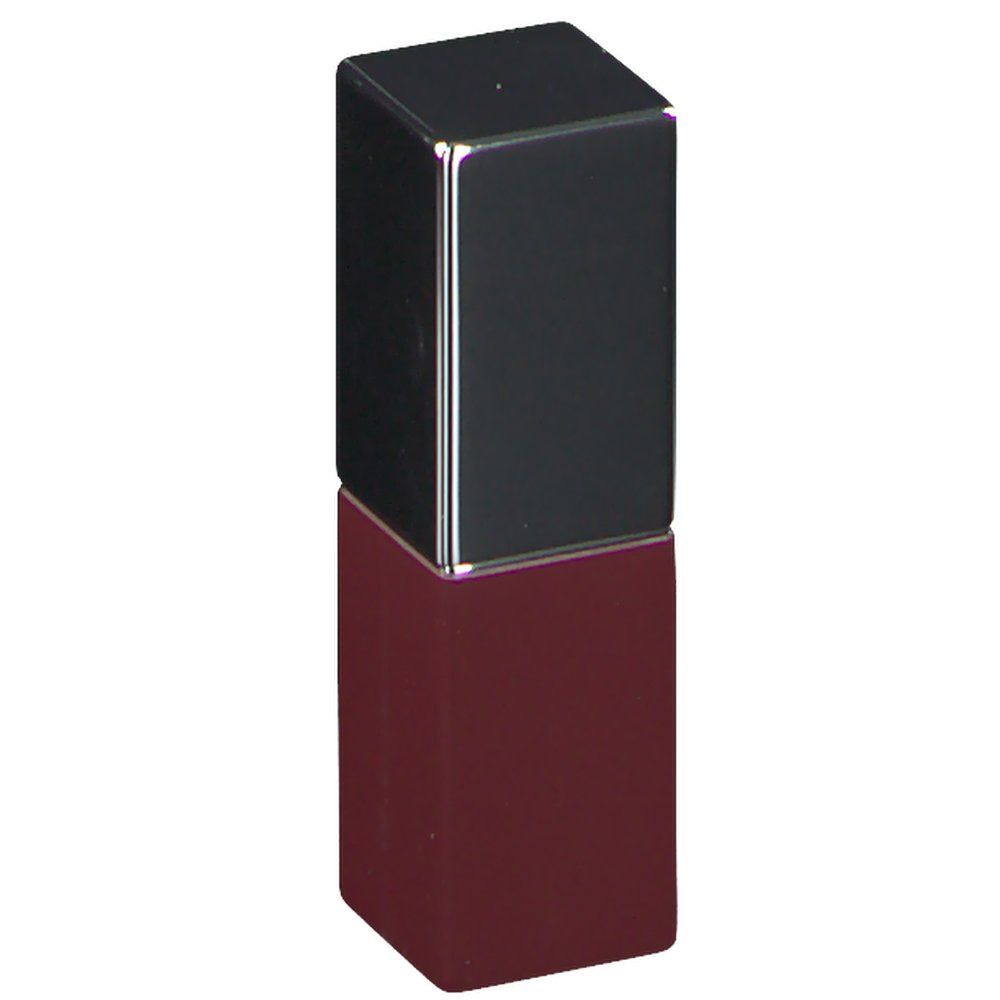 Rouge à lèvres de forme carrée. Le capuchon est argenté. Le corps du rouge à lèvres est rouge foncé.