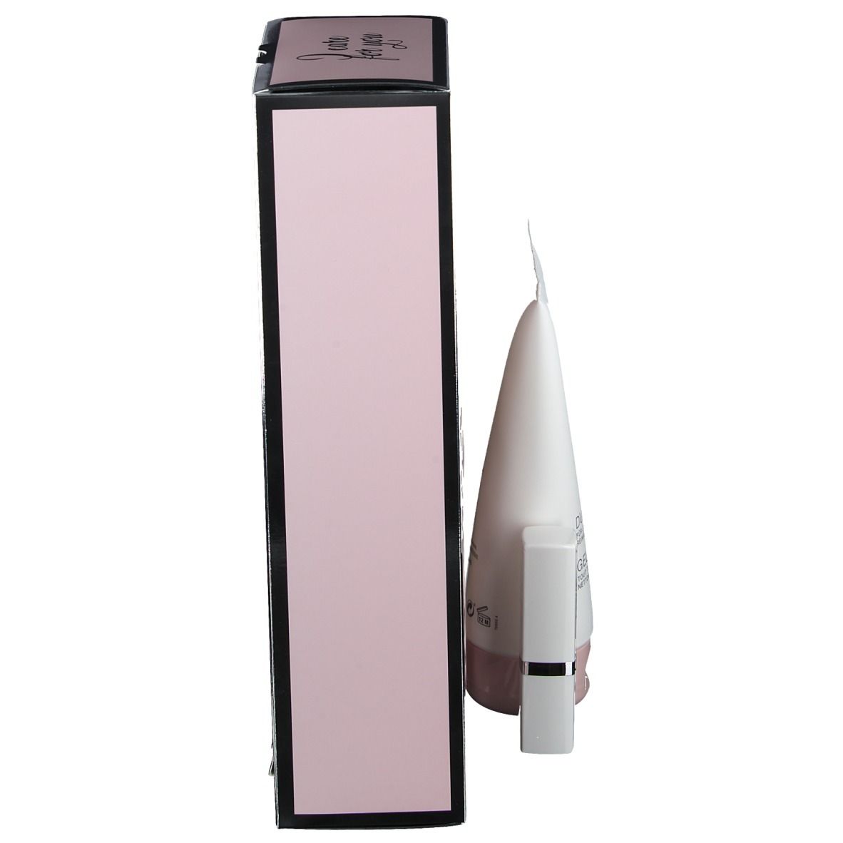 Vue latérale du coffret cadeau. Emballage rose avec cadre noir. Tube blanc avec bouchon rose et stick à lèvres.