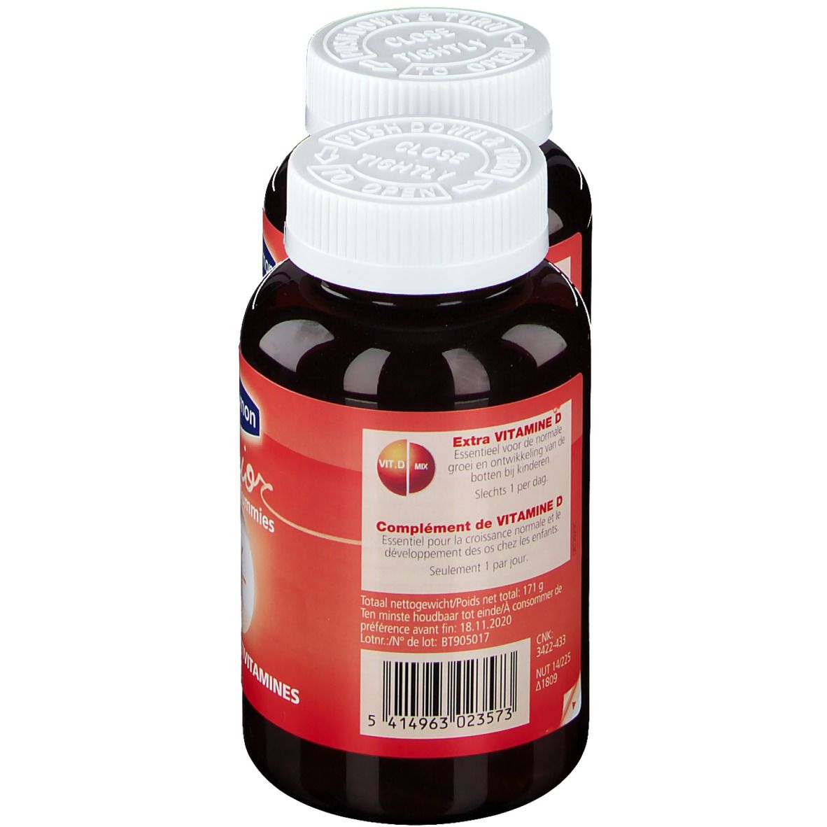 Deux flacons de Davitamon Junior Gummies. Étiquettes rouges, couvercles blancs. Inscription : Junior Gummies, Multivitamines.