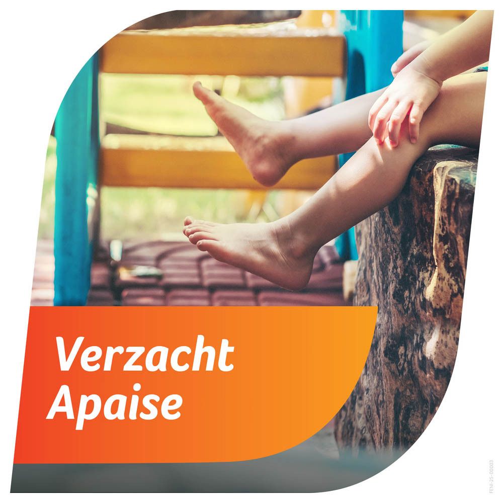 Enfant avec jambe sur souche. Texte: Apaise. Arrière-plan: aire de jeux.