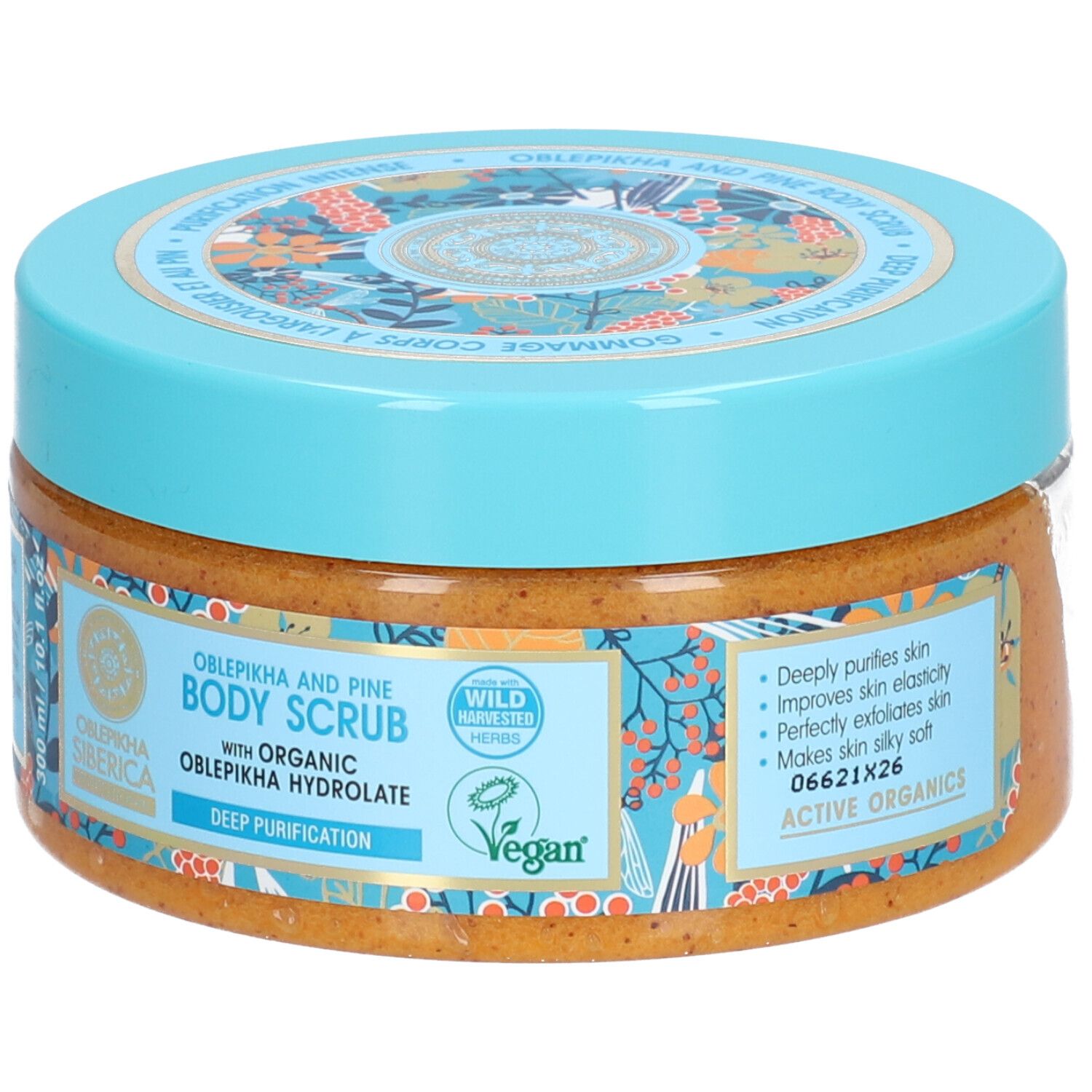 Pot rond avec couvercle bleu. Inscription: Oblepikha and Pine Body Scrub. Label Vegan. 300 ml.