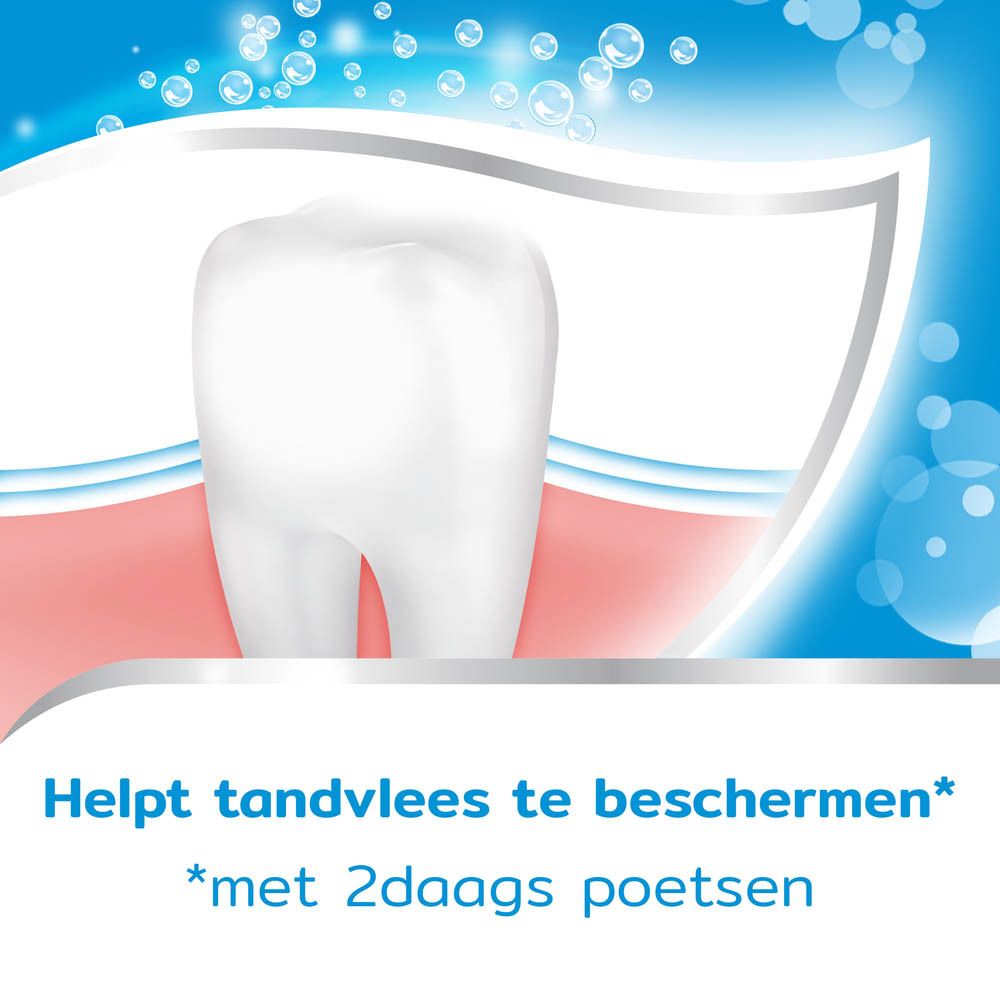 Boîte de dentifrice. Inscriptions : Aquafresh, freshmint.
