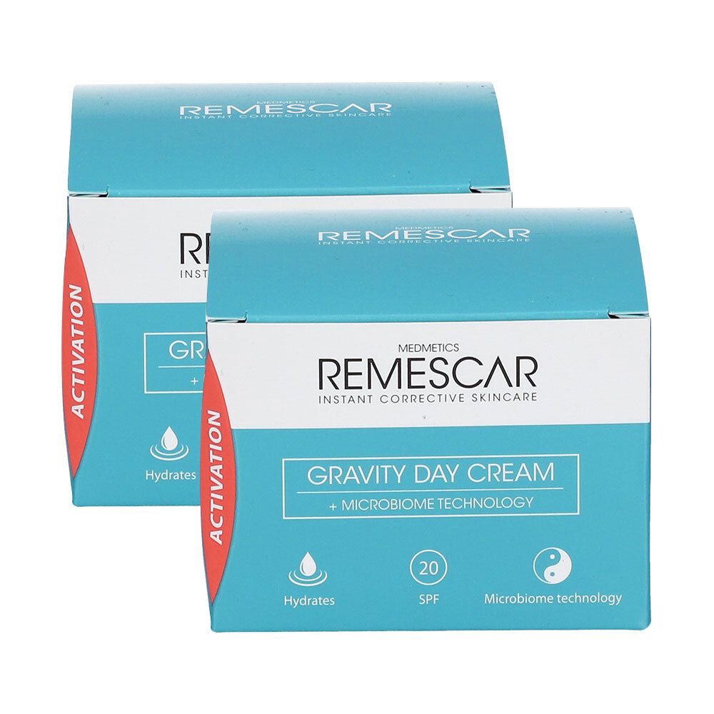 Deux boîtes bleues avec texte blanc. Inscription: REMESCAR, GRAVITY DAY CREAM + MICROBIOME TECHNOLOGY.  Marque d'activation rouge.