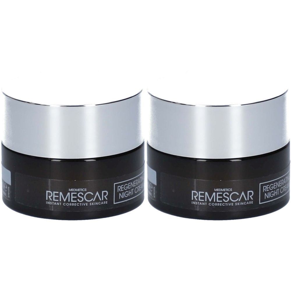 Deux pots avec couvercles argentés. On peut lire "REMESCAR" et "Night Cream" sur les pots.
