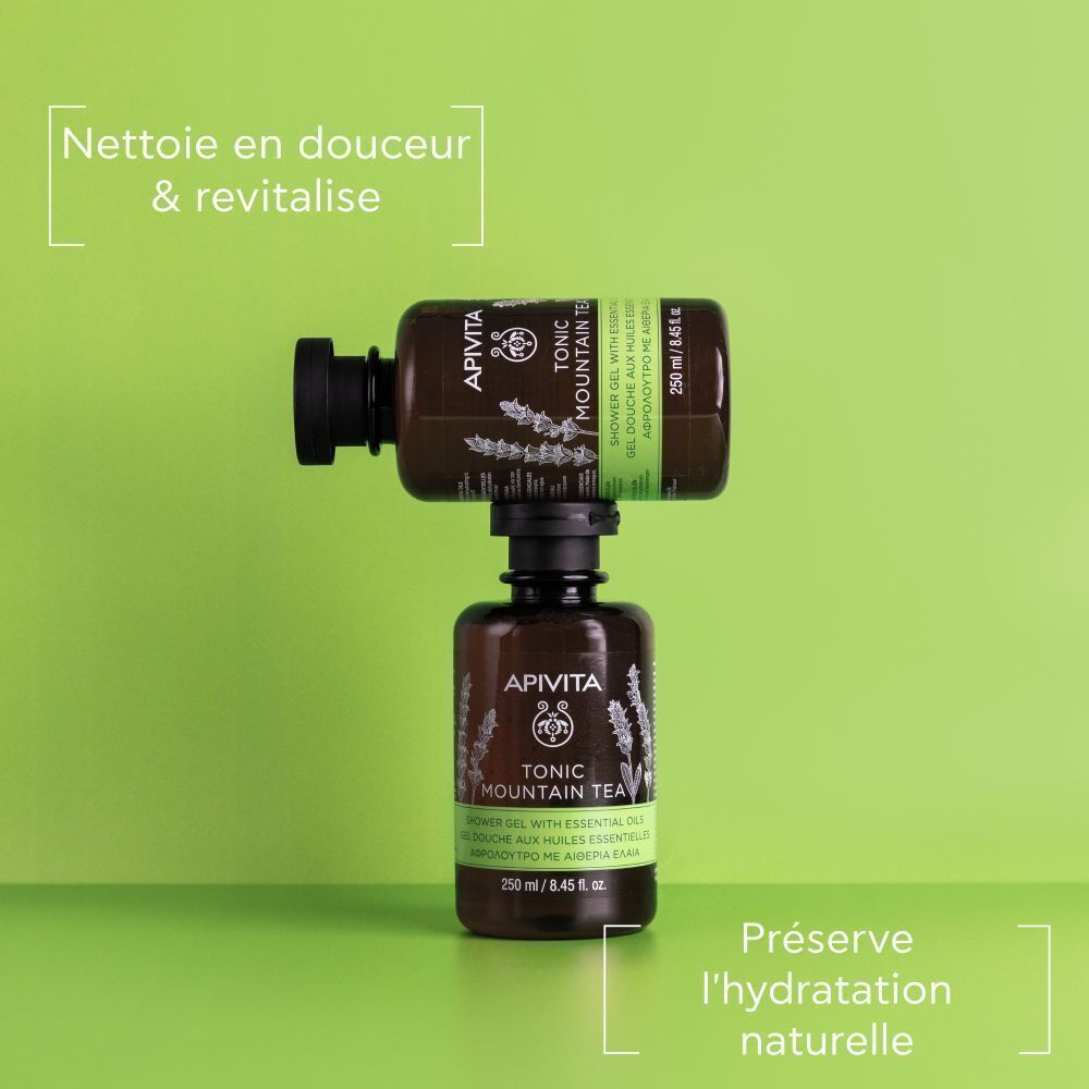 Deux flacons de gel douche avec bouchon noir. Inscription : Apivita, Tonic Mountain Tea, 75 ml.