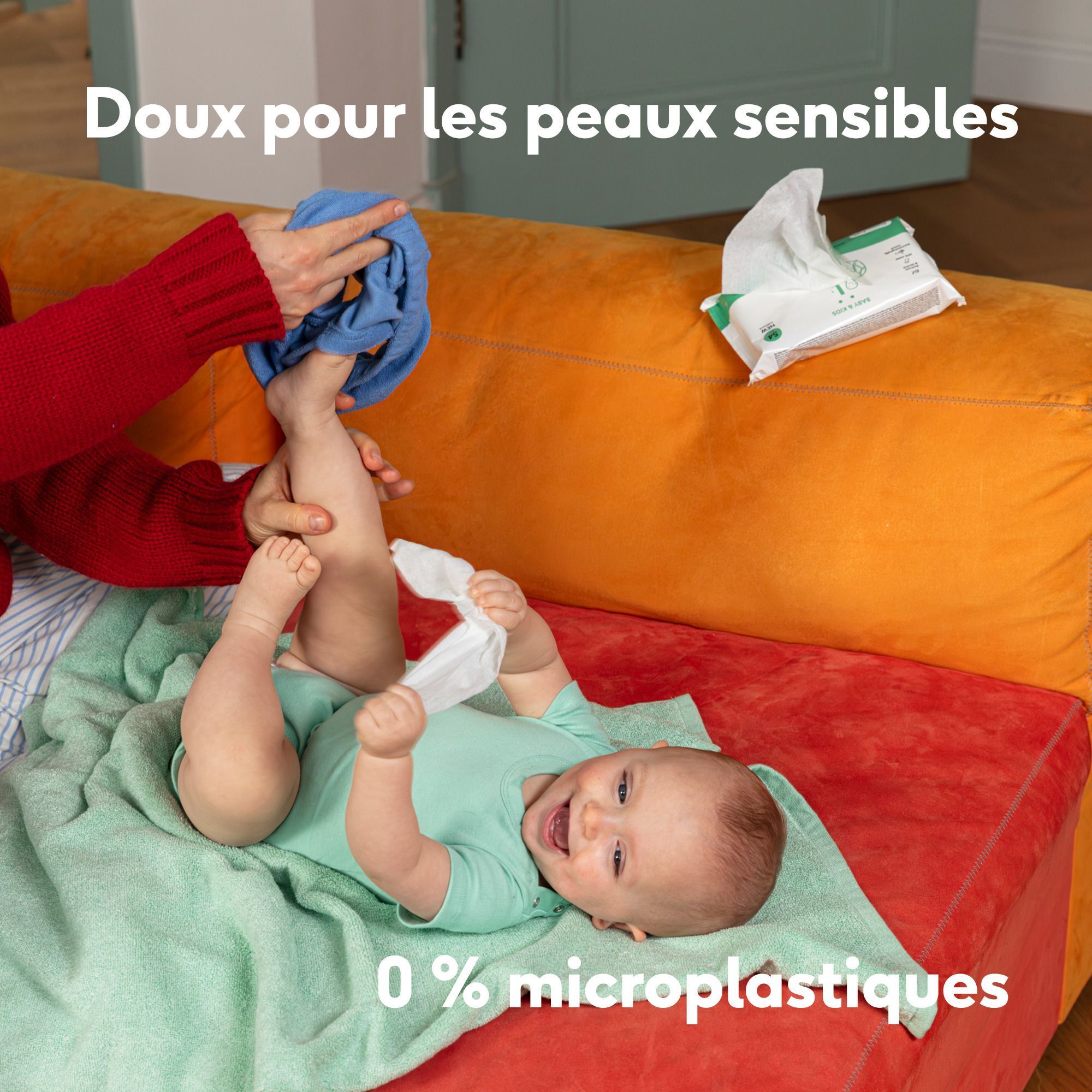 Lingettes à l'eau NAÏF : Note 5 étoiles, texte sur l'humidité et l'odeur.