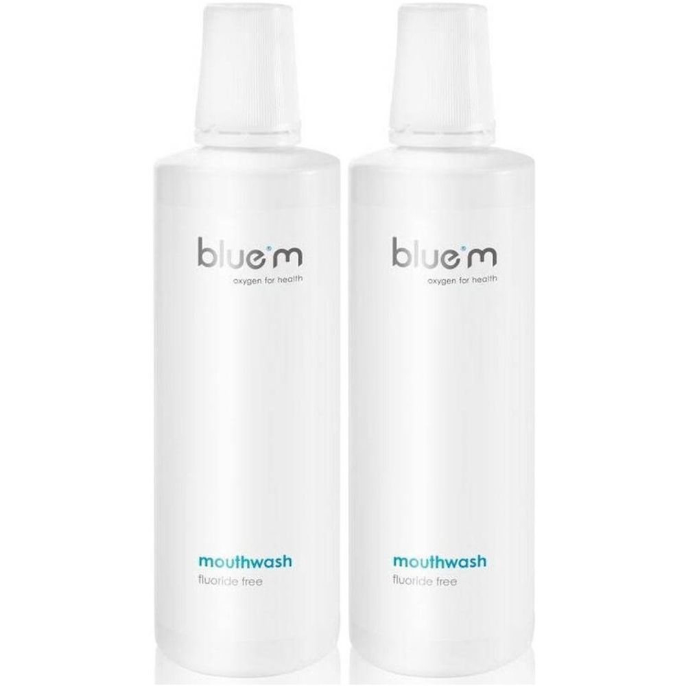 Deux flacons blancs avec étiquette bleue. Inscription : blue®m, oxygen for health, bain de bouche, sans fluor.