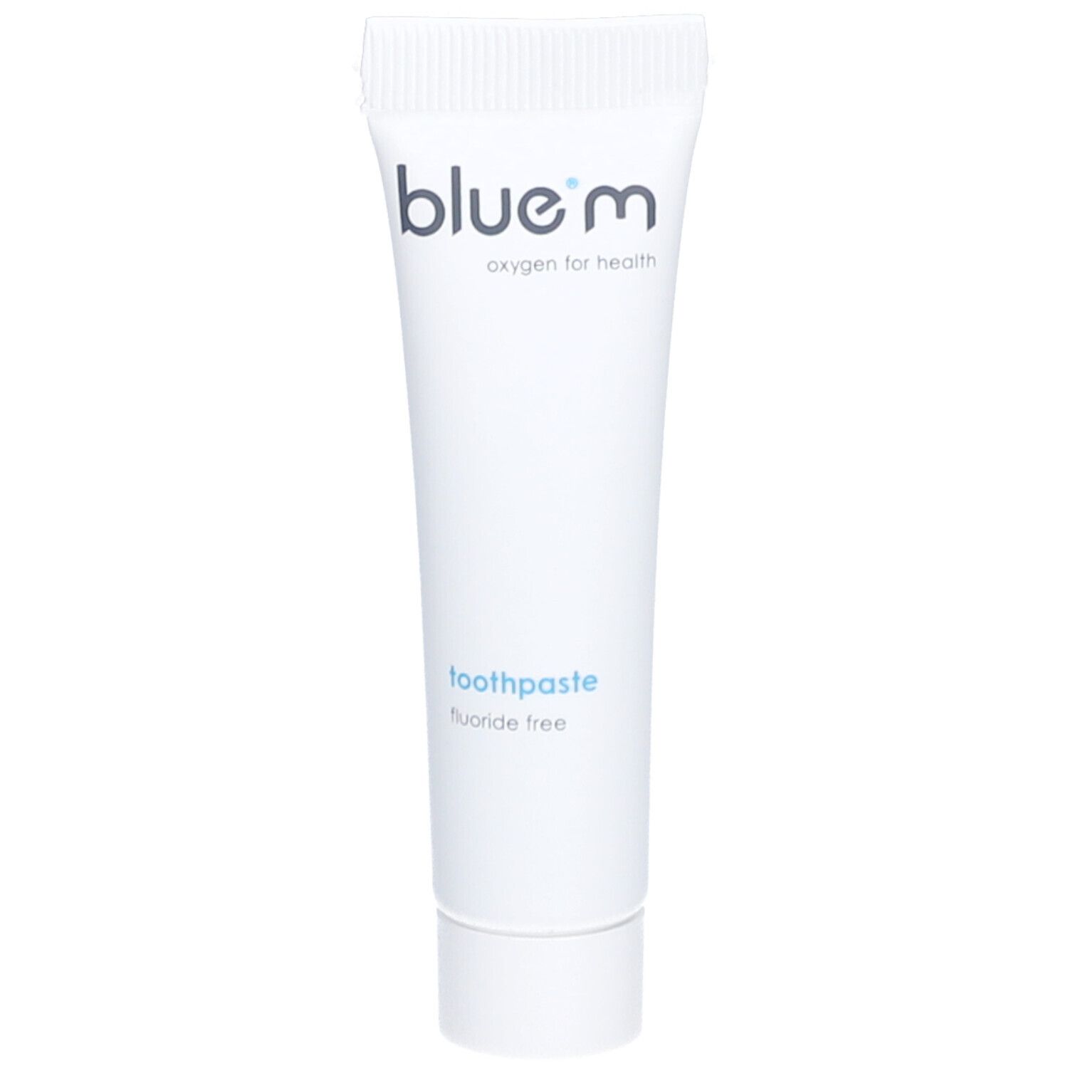 Tube blanc avec le logo blue®m et l'inscription Zahnpasta Fluoridfrei. Inscription : oxygen for health.