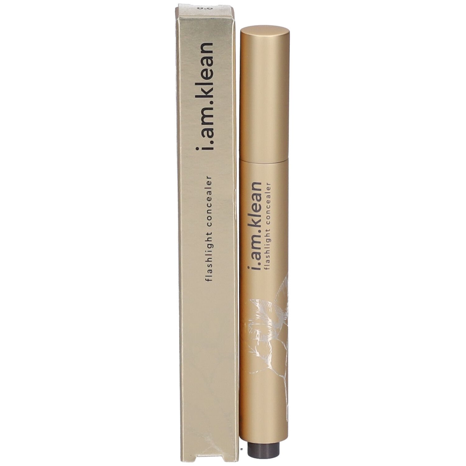 Stylo correcteur doré et emballage. Inscription : i.am.klean flashlight concealer.