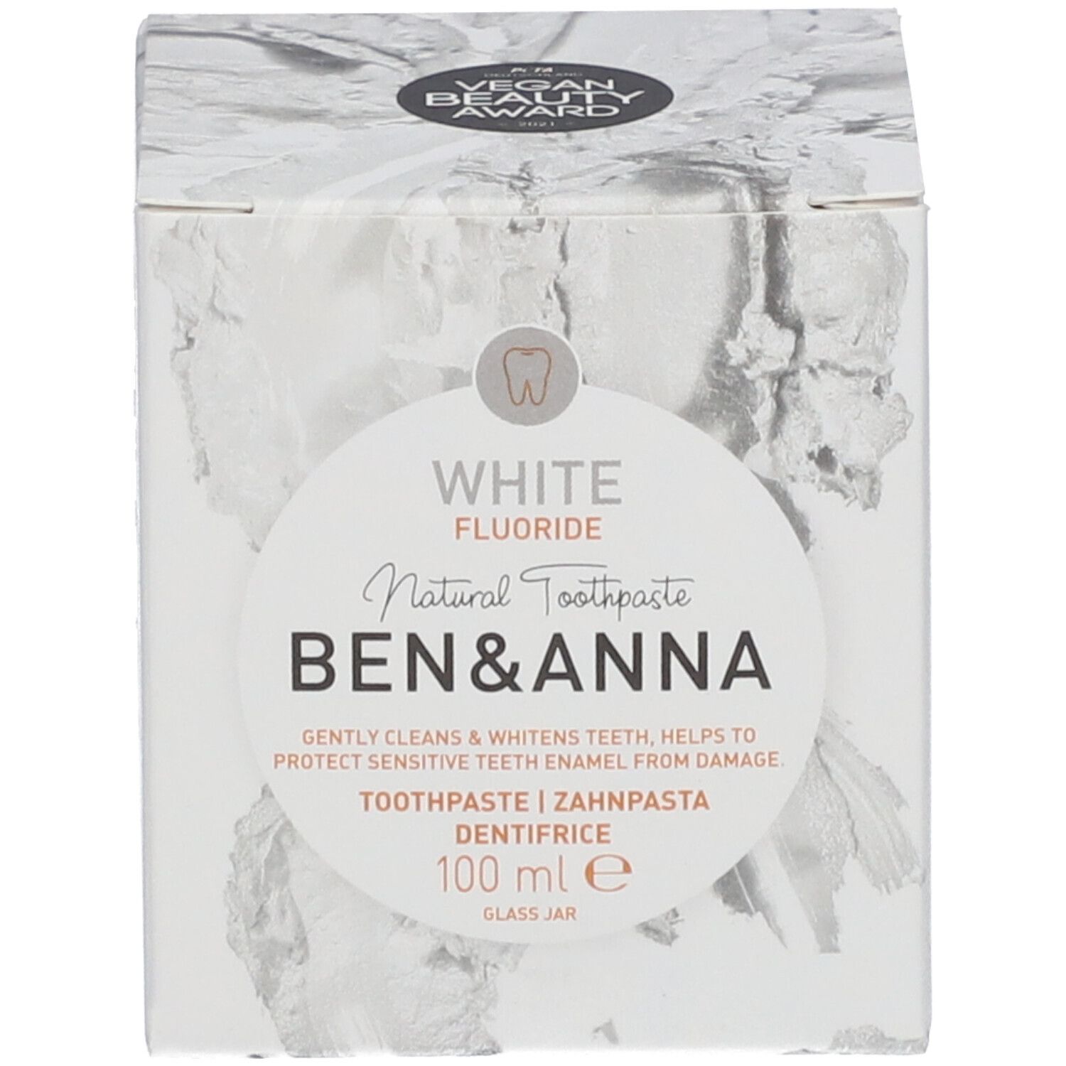 Boîte en carton avec étiquette blanche, nom du produit et indication fluor. Marque : Ben & Anna. Vegan Beauty Award.