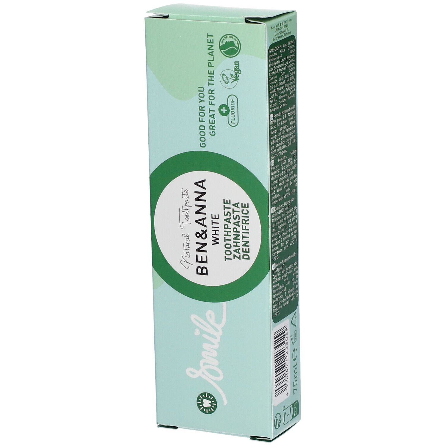 Boîte de dentifrice. Marque : Ben & Anna. Boîte vert clair avec cercle blanc et inscription : Smile, 75ml, Vegan, Fluorure.