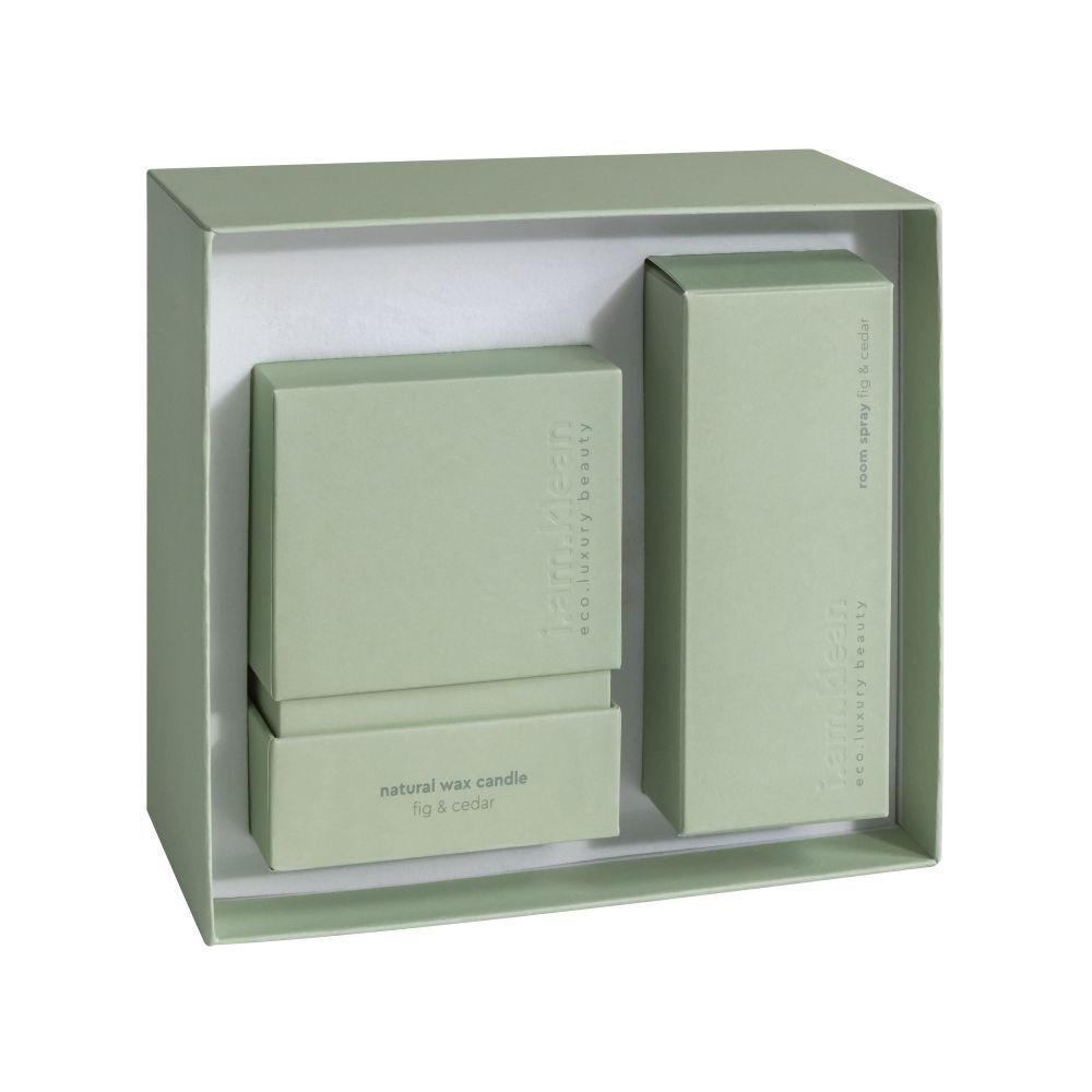 Coffret cadeau avec bougie et spray. Marque i.am.klean. Vert. Fenêtre.