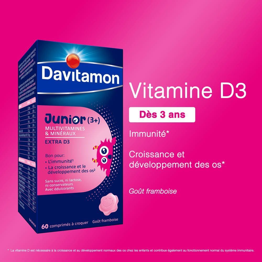 Boîte de Davitamon Junior Framboise Multivitamines et Minéraux avec informations produit sur fond rose.