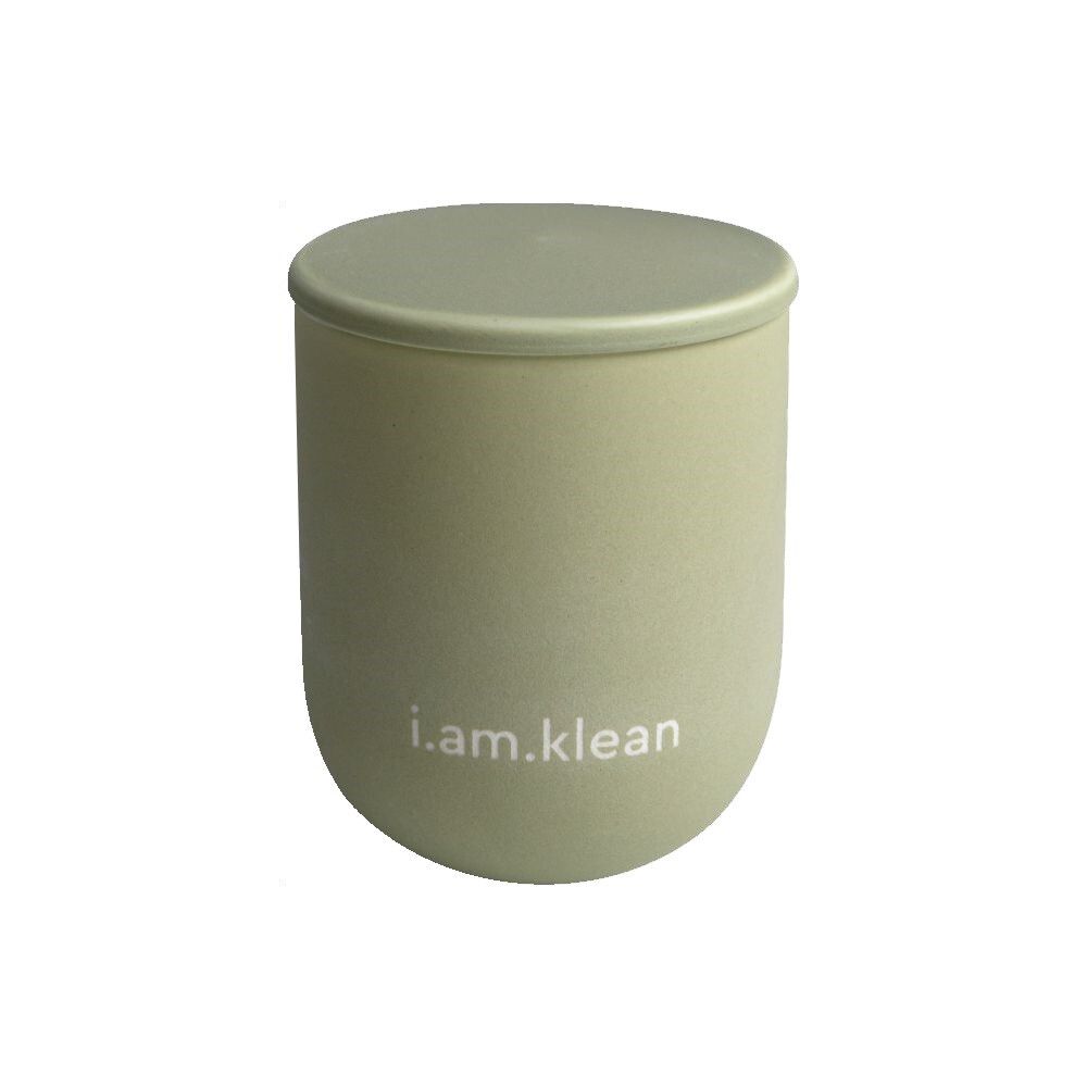 Bougie verte avec couvercle. Forme cylindrique. Marque i.am.klean.