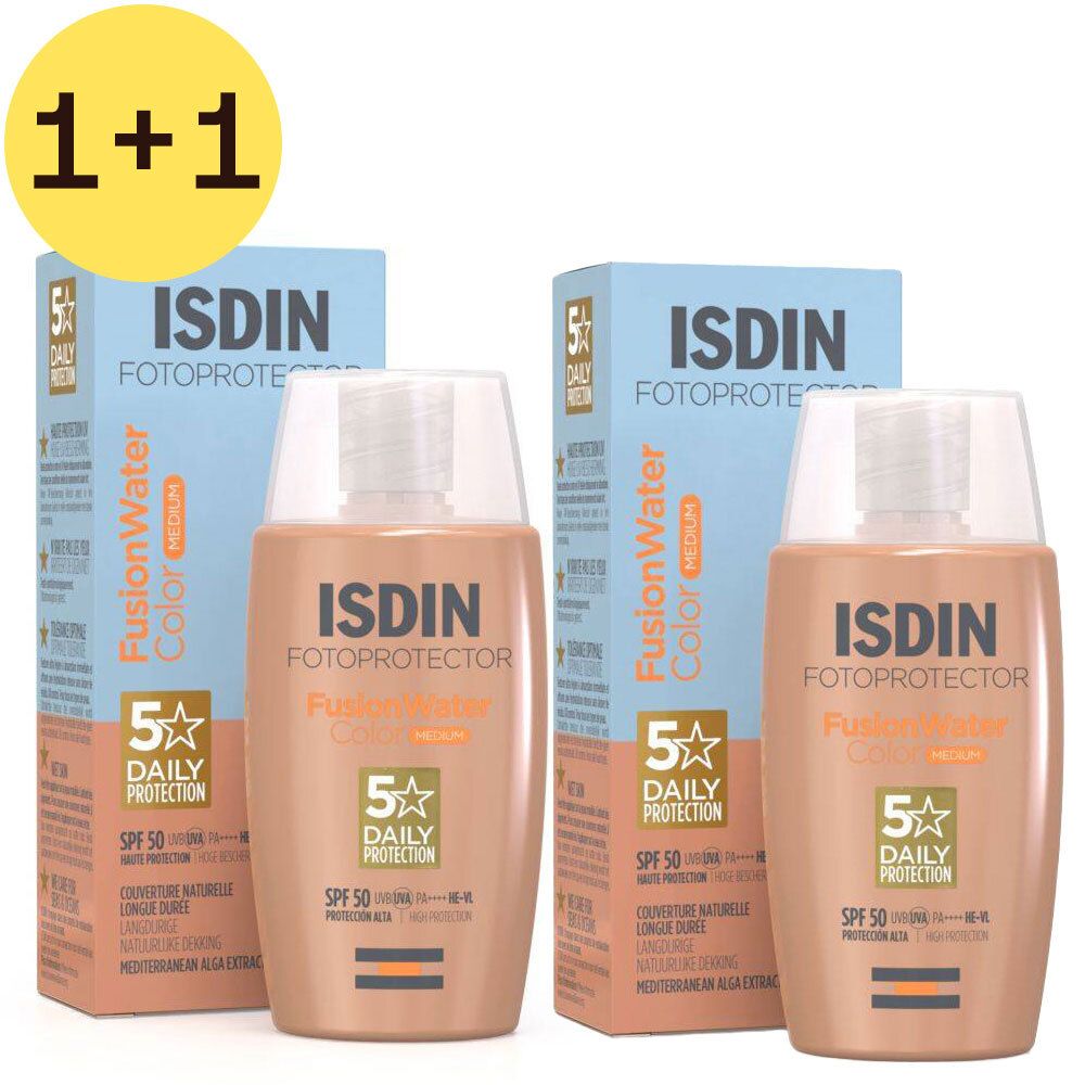 Deux flacons et deux boîtes de ISDIN Fotoprotector Fusion Water Color SPF 50. Inscriptions : 5 Daily Protection, SPF 50, Color Medium.