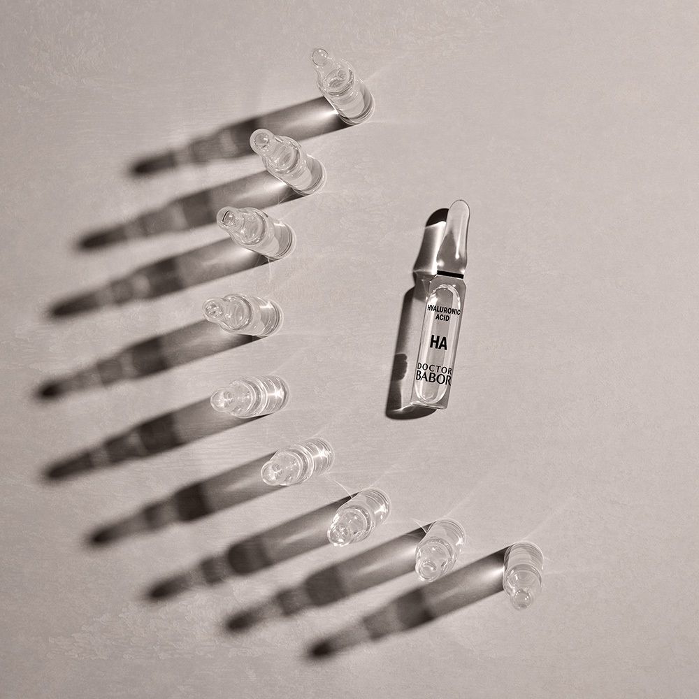 Ampoule avec liquide. Inscription : HA, Acide Hyaluronique, Doctor BABOR.