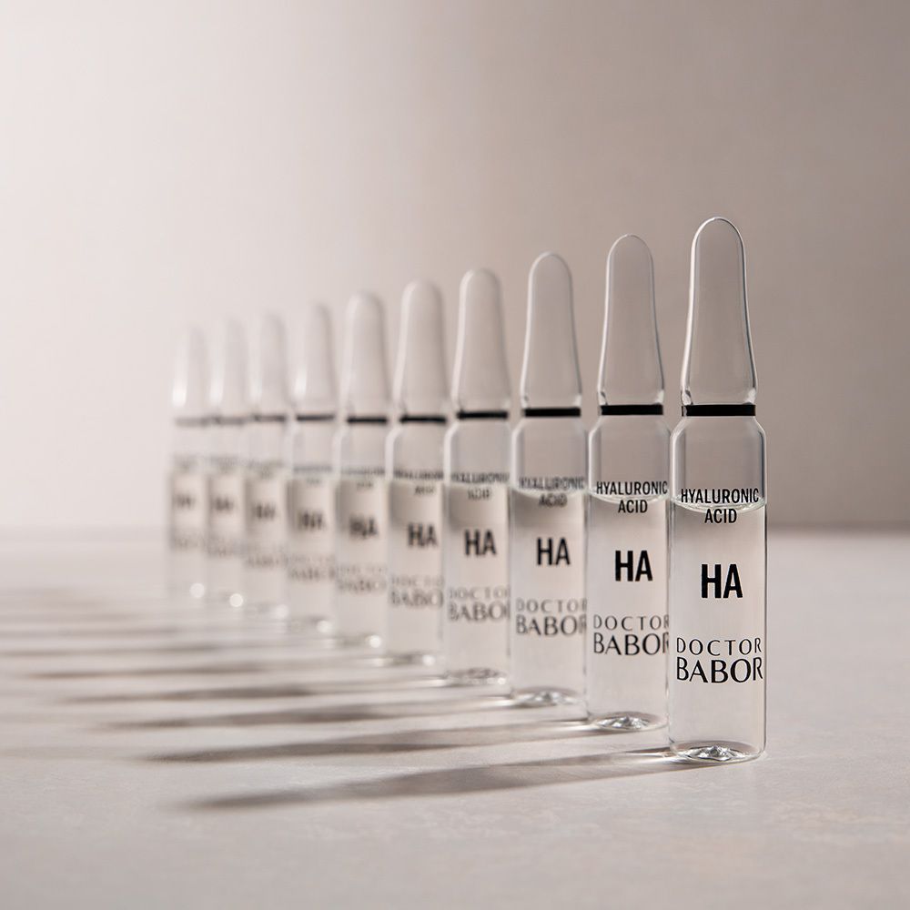 Sept ampoules avec des ombres. Inscription : HA, Doctor BABOR.