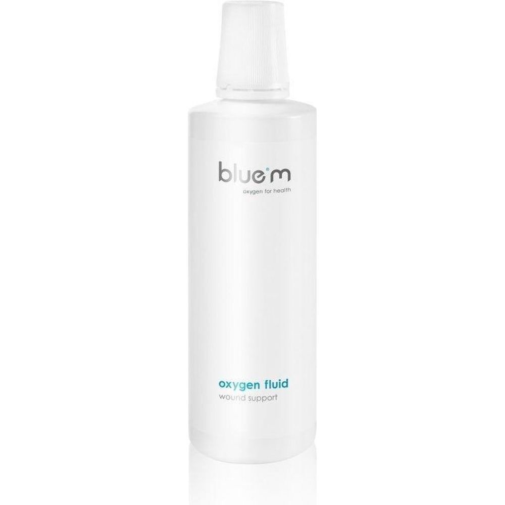 Flacon blanc avec étiquette bleue. Inscription: blue®m, oxygen fluid, wound support.
