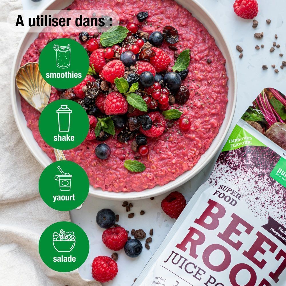 Bol de poudre de jus de betterave, baies et flocons d'avoine. Superaliment Purasana pour smoothies, shakes, yaourts, salades.