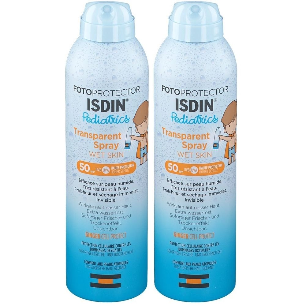Deux sprays ISDIN Fotoprotector Pediatrics. Bouteilles bleues, texte blanc. SPF50+. Illustration enfant.