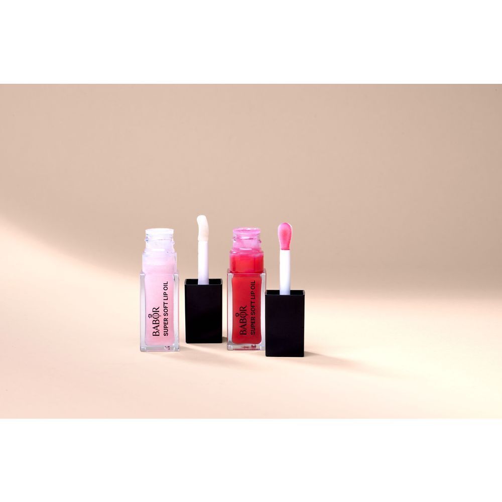 Trois flacons d'huile à lèvres avec applicateurs. Deux roses, un rouge. Bouchons noirs, applicateurs blancs.