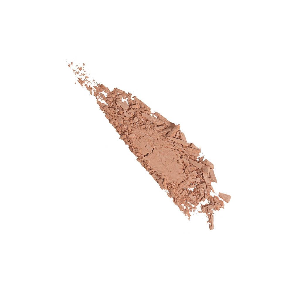 Trace de poudre beige clair en diagonale sur fond blanc.
