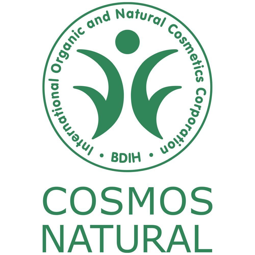 Logo rond vert avec texte : COSMOS NATURAL. Certification cosmétiques naturels.