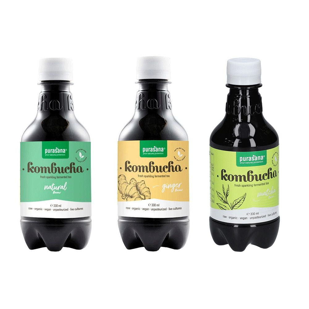 Trois bouteilles de Kombucha Purasana. Vert, jaune et vert avec étiquettes. Inscriptions : Kombucha, Natural, Ginger, Matcha.