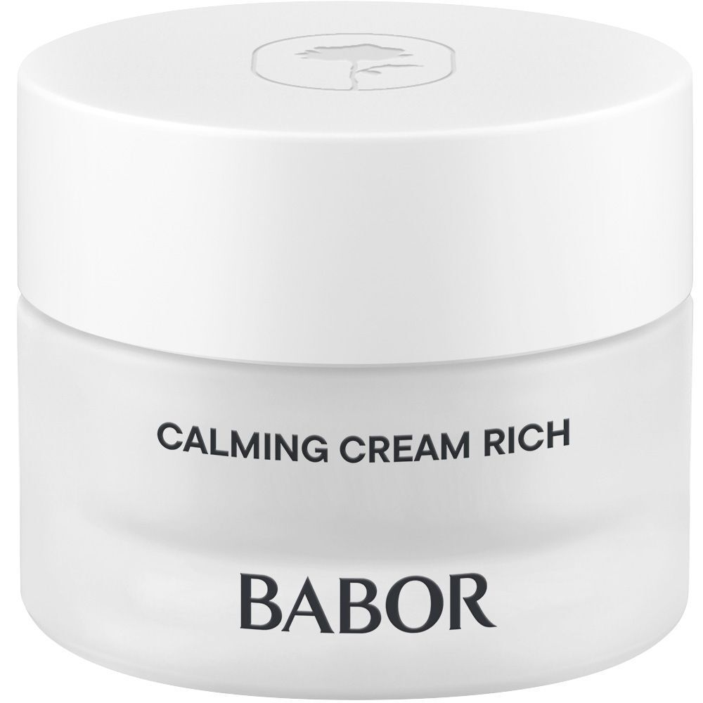 Pot de crème avec couvercle blanc. Calming Cream Rich, Babor est écrit sur le pot.