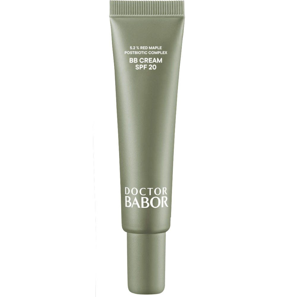 Tube argenté de BB Cream SPF 20. Inscription : Doctor Babor. Contient 5,2 % de complexe postbiotique d'érable rouge.