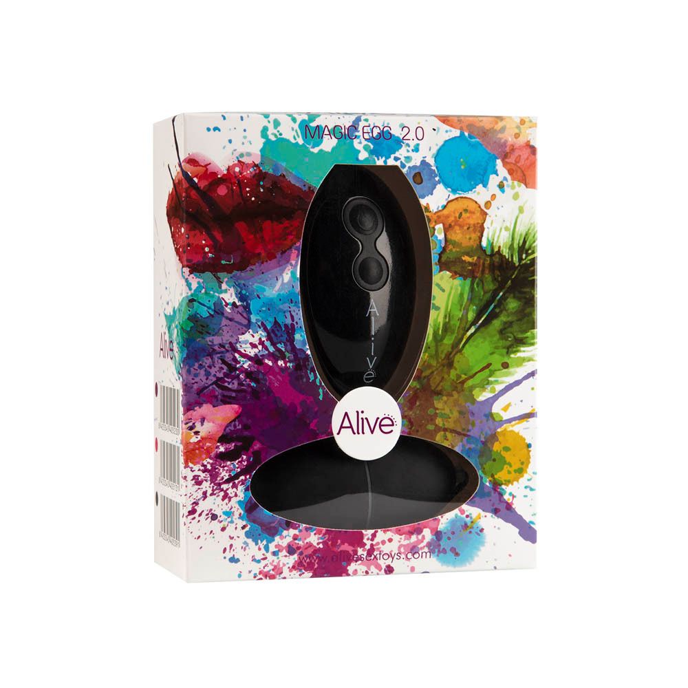 Boîte avec un œuf noir. Inscription: MAGIC EGG 2.0, Alive. Fond coloré.