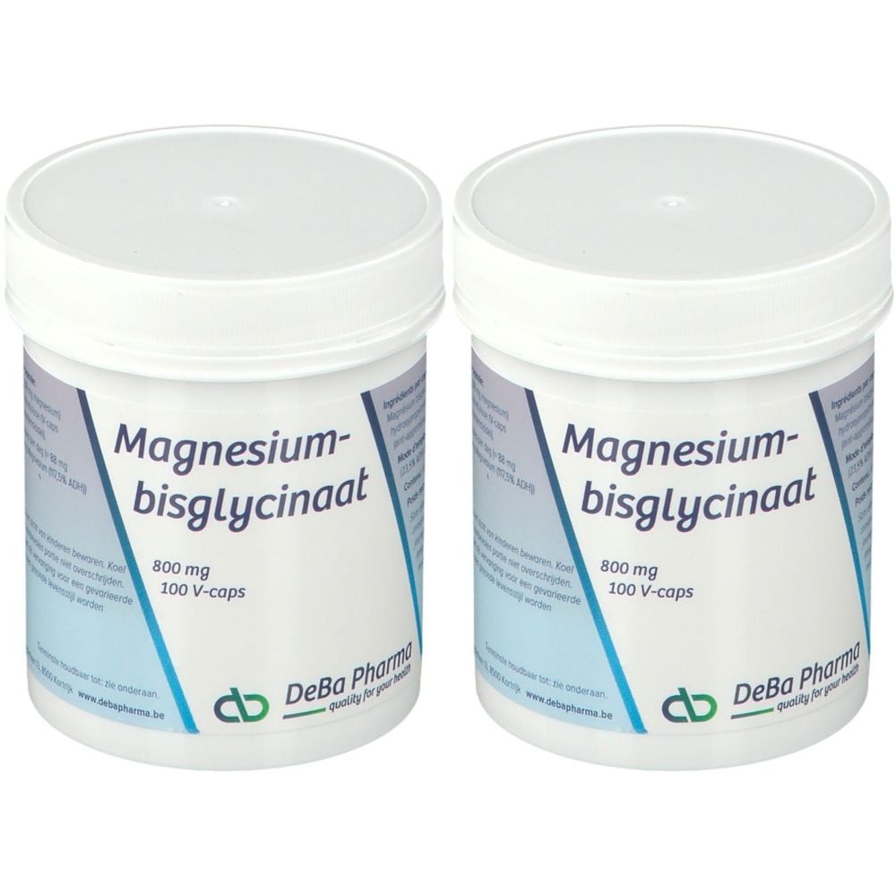 Deux pots blancs avec couvercles. Inscription: Magnesiumbisglycinaat, 800 mg, 100 V-caps. Logo: Deba Pharma.