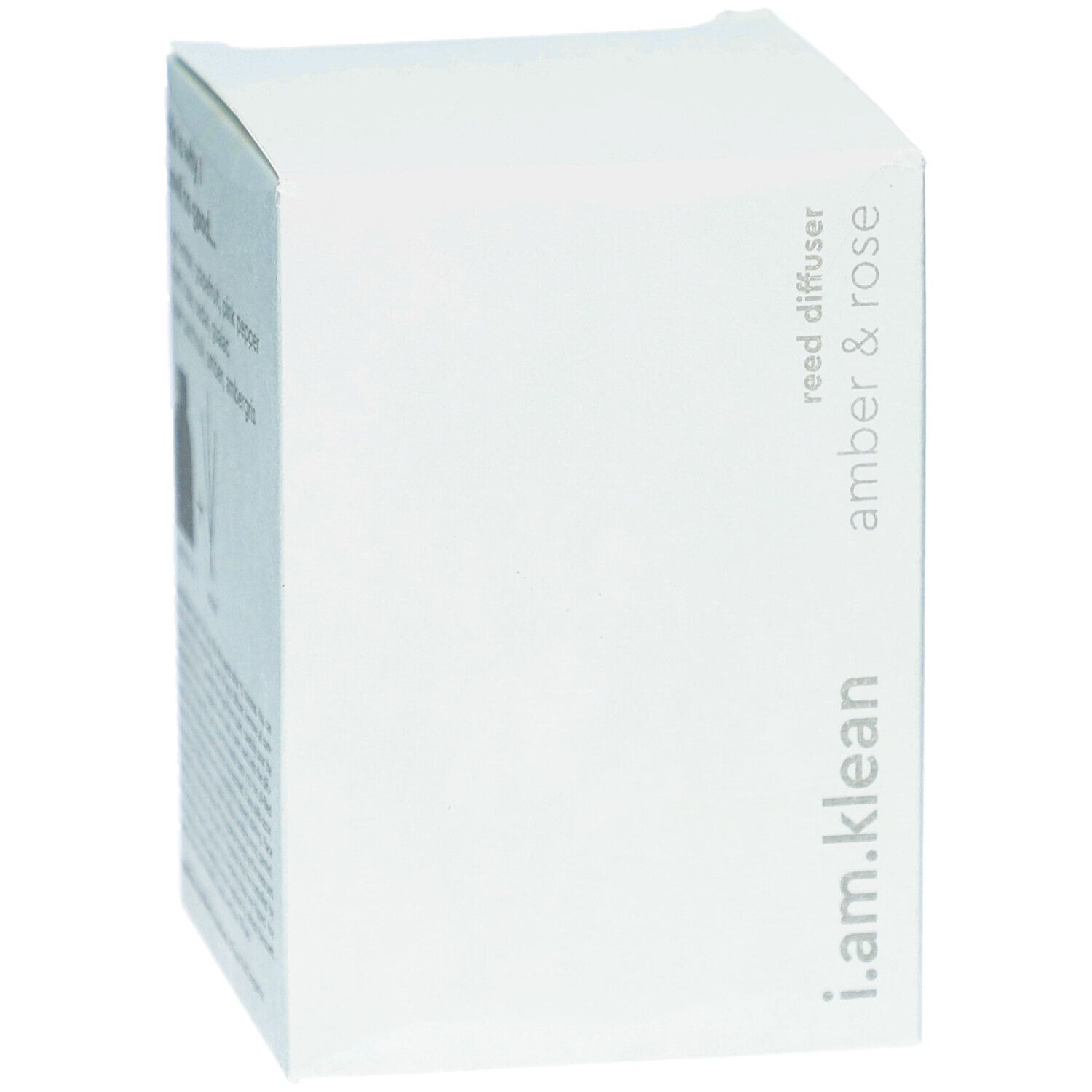 Boîte en carton blanche. Inscription : i.am.klean, reed diffuser, amber & rose.