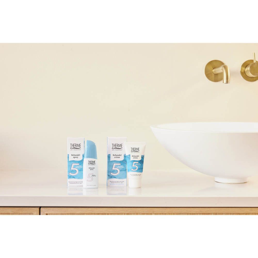 Plusieurs produits : tube de crème, spray et boîtes. Logo THERME, 'Anti-Transpirant', '5 Dagen Effectief'.
