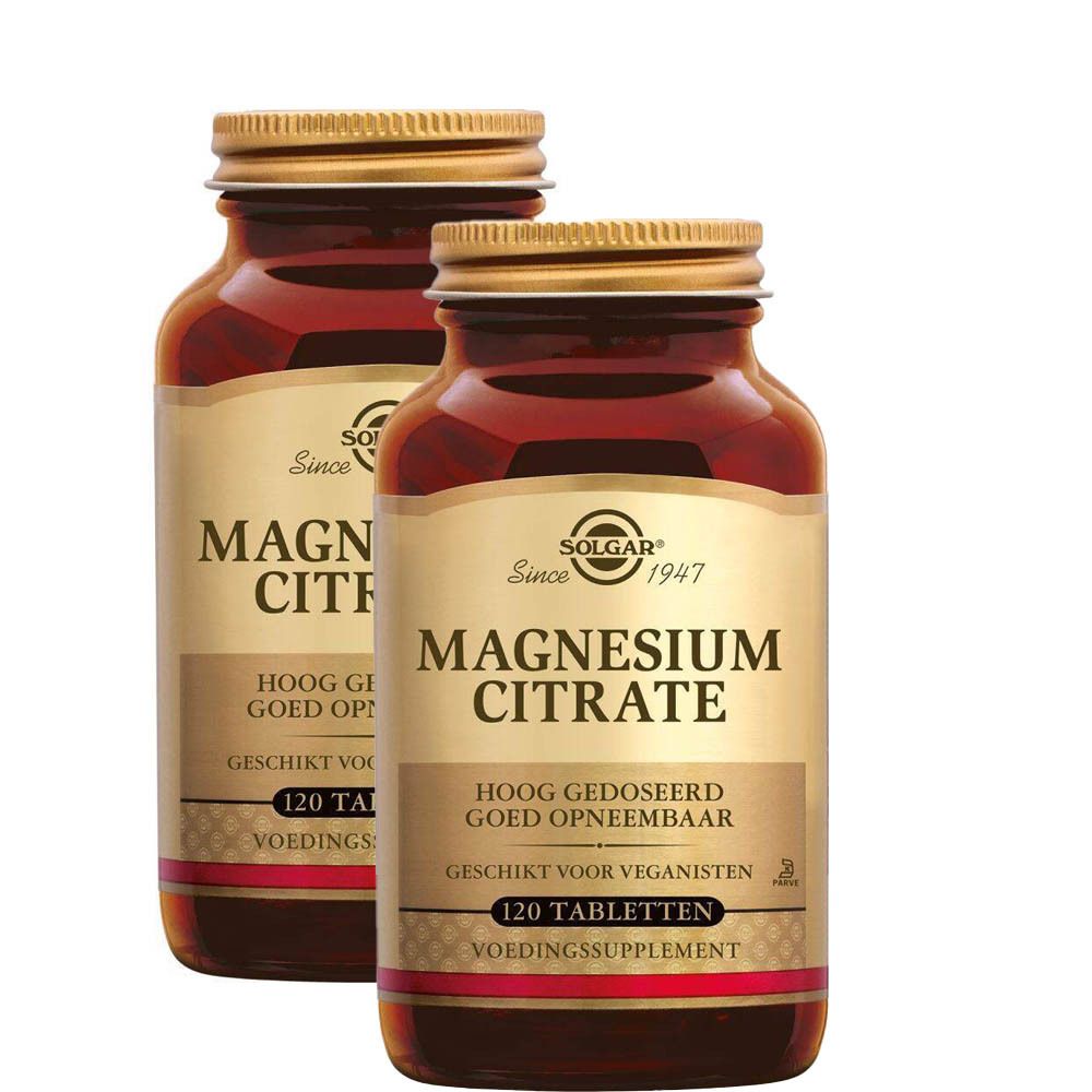 Deux flacons de Solgar Magnesium Citrate. Flacons en verre brun avec couvercles dorés et étiquettes. Inscription: Magnesium Citrate, 120 comprimés.