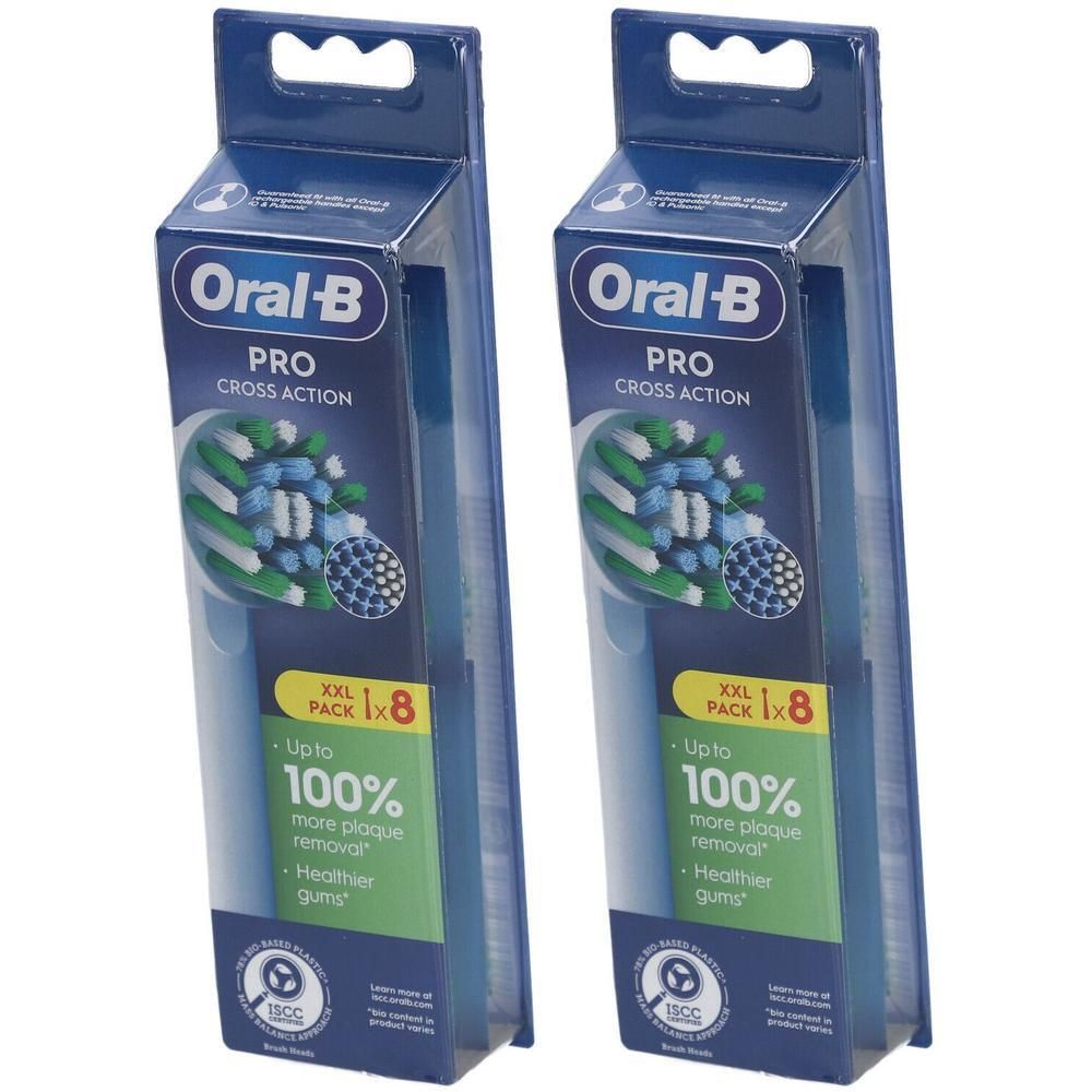Deux paquets de brossettes Oral-B Pro Cross Action, 8 unités chacune. Soies bleues et vertes.