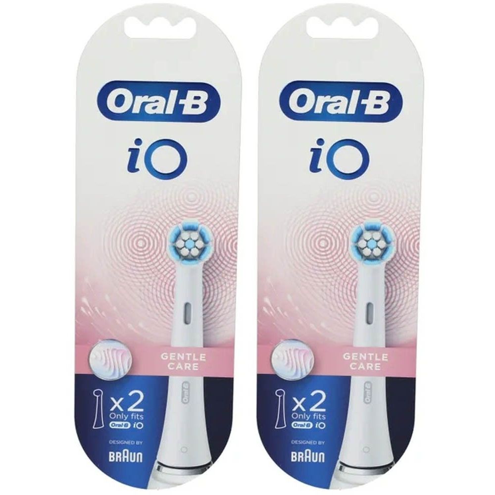 Deux têtes de brosse Oral-B iO dans leur emballage. Texte "Gentle Care" et "Clinically Proven". Têtes de brosse blanches avec soies bleues.