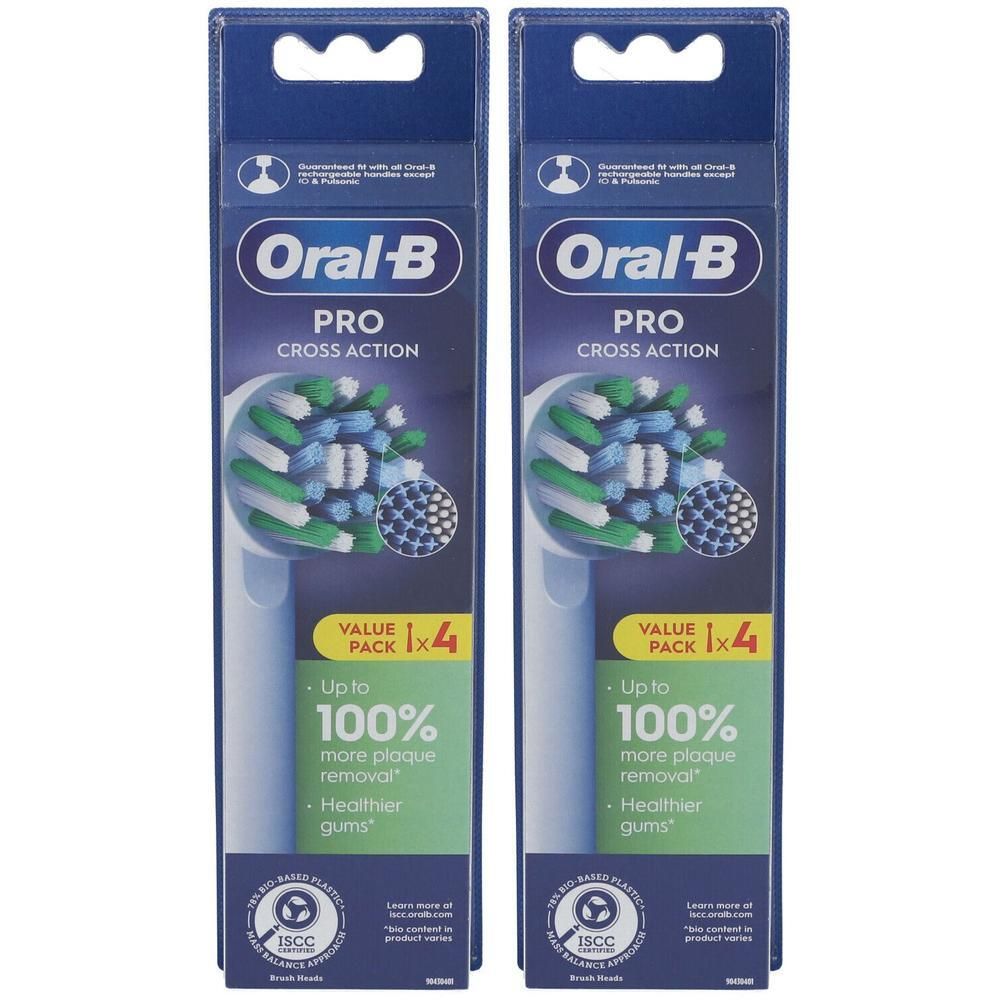 Deux paquets de 4 brossettes Oral-B Pro Cross Action. Poils bleus et verts.