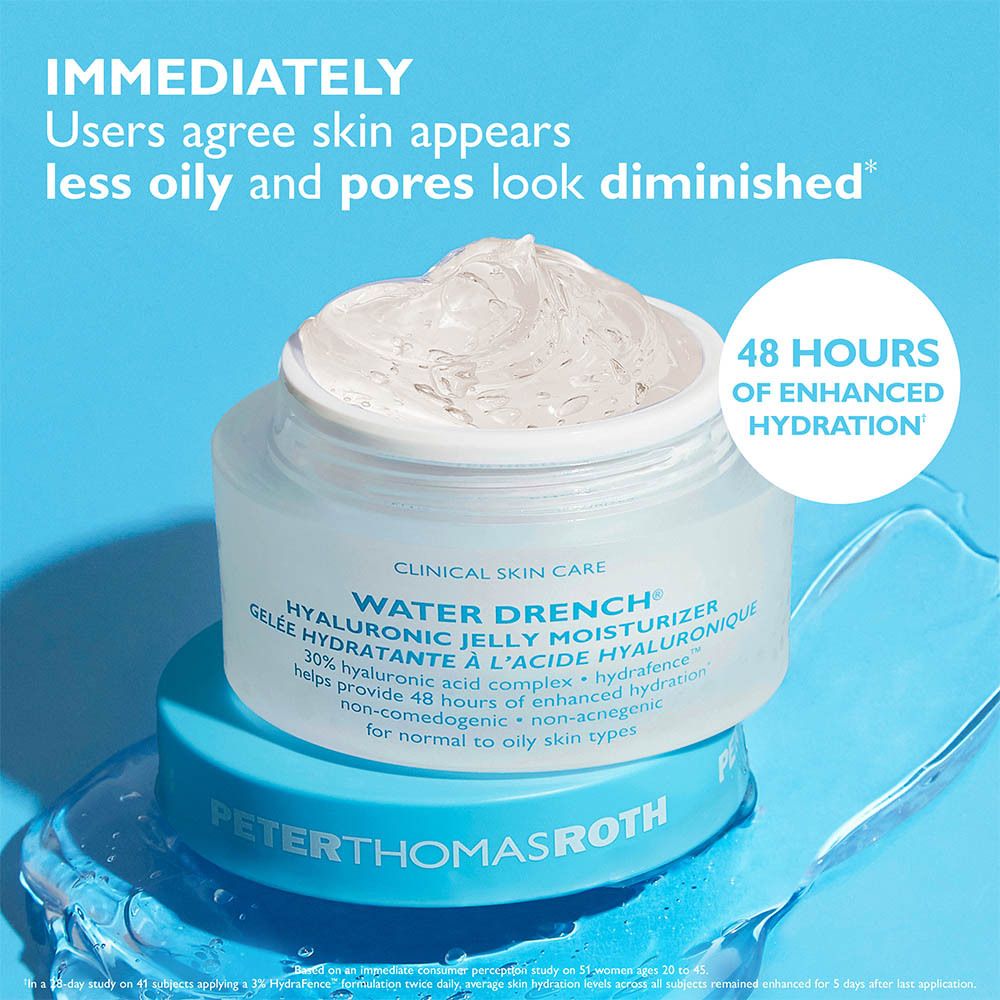 Pot blanc avec couvercle bleu. Texte: PETERTHOMASROTH, WATER DRENCH, HYALURONIC JELLY MOISTURIZER.