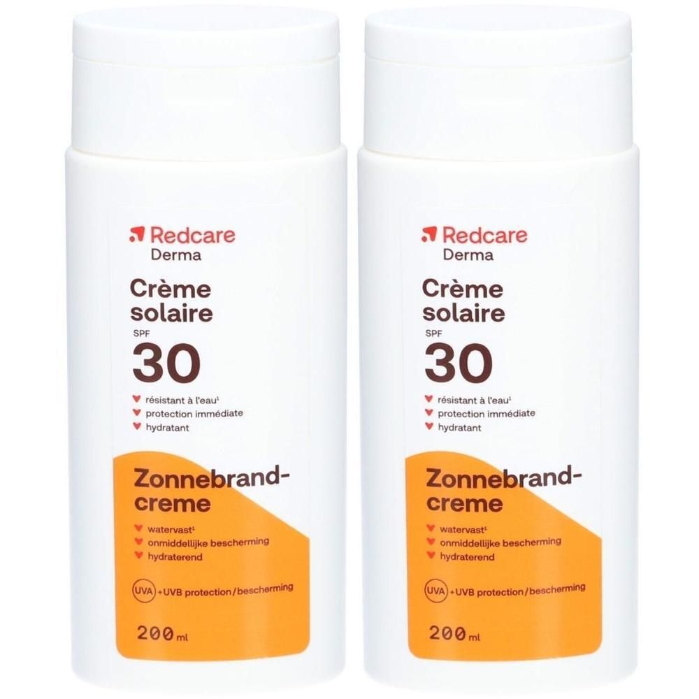 Deux flacons de Redcare Lait solaire SPF 30 avec autocollant 1+1. Flacons blancs avec étiquette. Texte: Lait solaire SPF 30, Zonnemelk, 200ml.