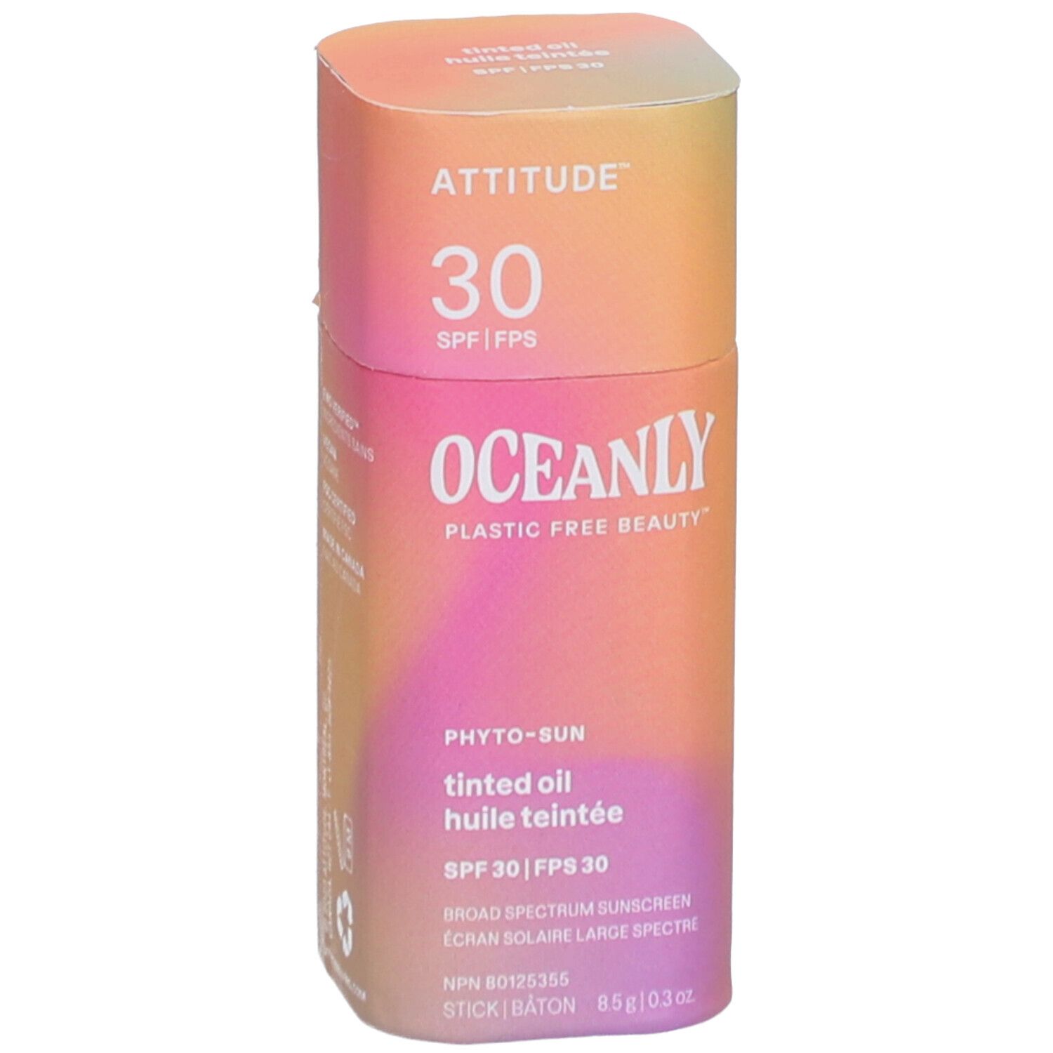 Emballage cylindrique de crème solaire. Inscriptions : ATTITUDE, OCEANLY, SPF 30. Dégradé de couleurs orange et rose.