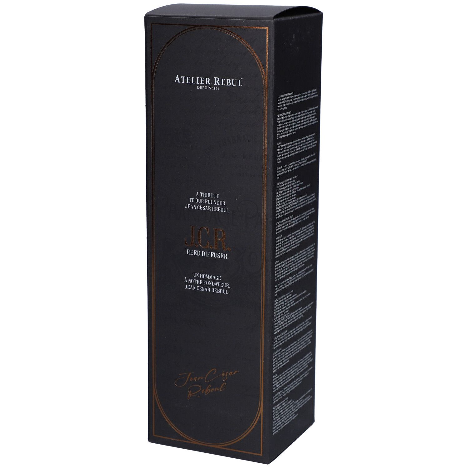 Boîte noire avec cadre doré. Texte : Atelier Rebul, J.C.R. Reed Diffuser. Signature : Jean Cesar Rebul.