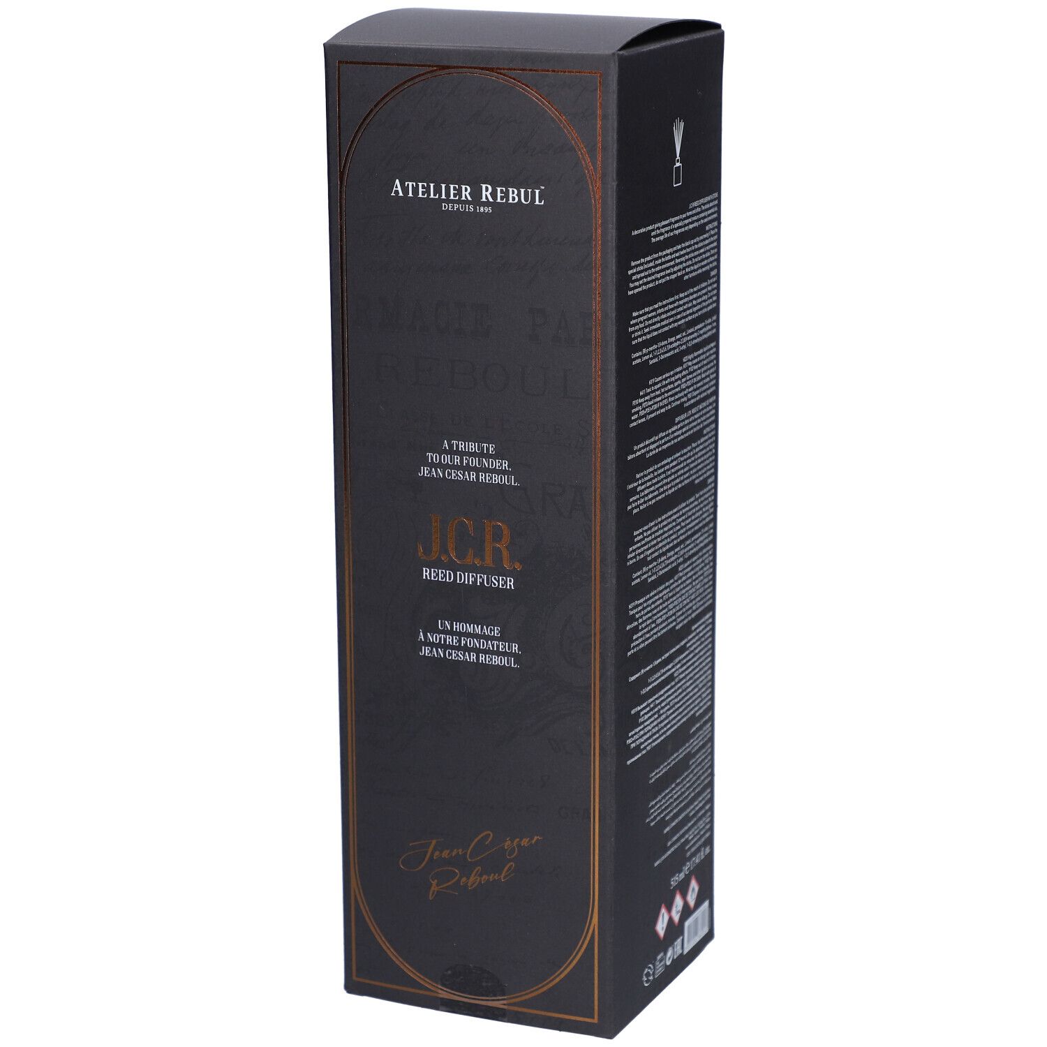 Boîte noire avec cadre doré. Texte : Atelier Rebul, J.C.R. Reed Diffuser. Signature : Jean Cesar Rebul.