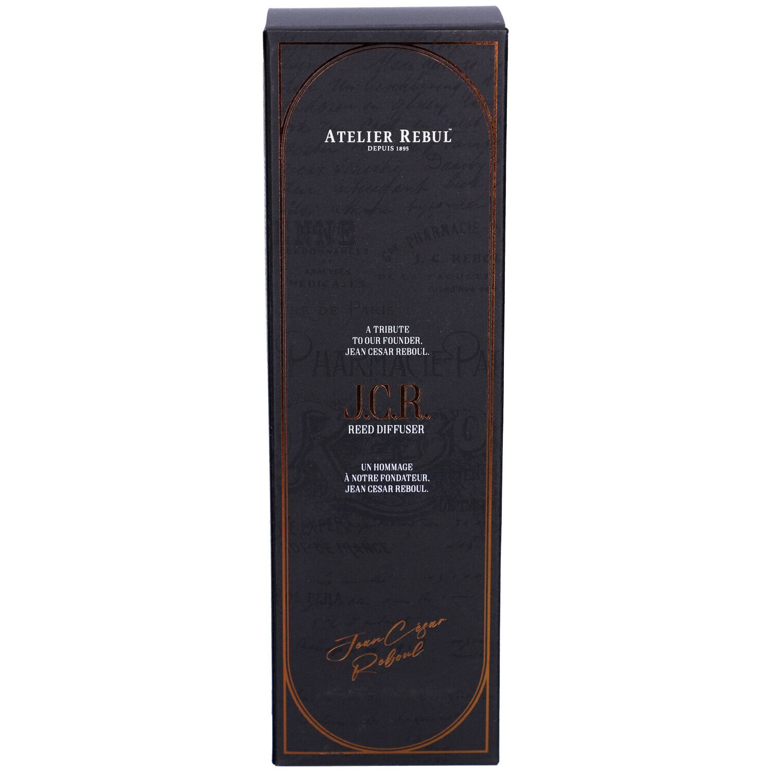 Boîte noire avec cadre doré. Texte : Atelier Rebul, J.C.R. Reed Diffuser. Signature : Jean Cesar Rebul.