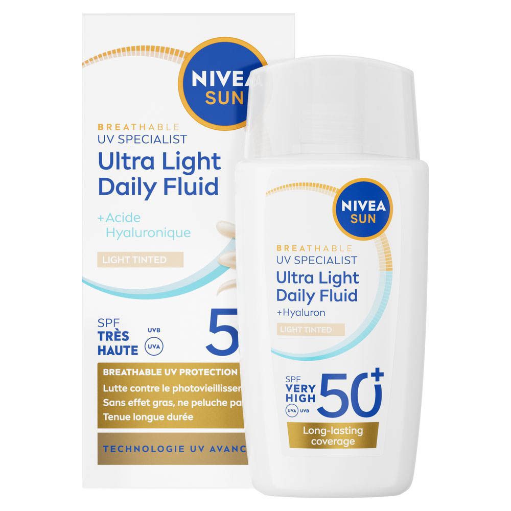 Emballage du produit avec flacon. Inscription : Nivea Sun, Ultra Light Daily Fluid + Acide Hyaluronique, SPF 50+.
