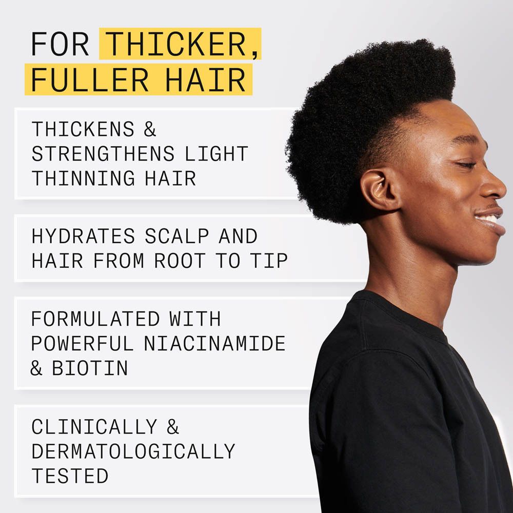 Homme aux cheveux volumineux avec des zones de texte mettant en avant les avantages de Nioxin.