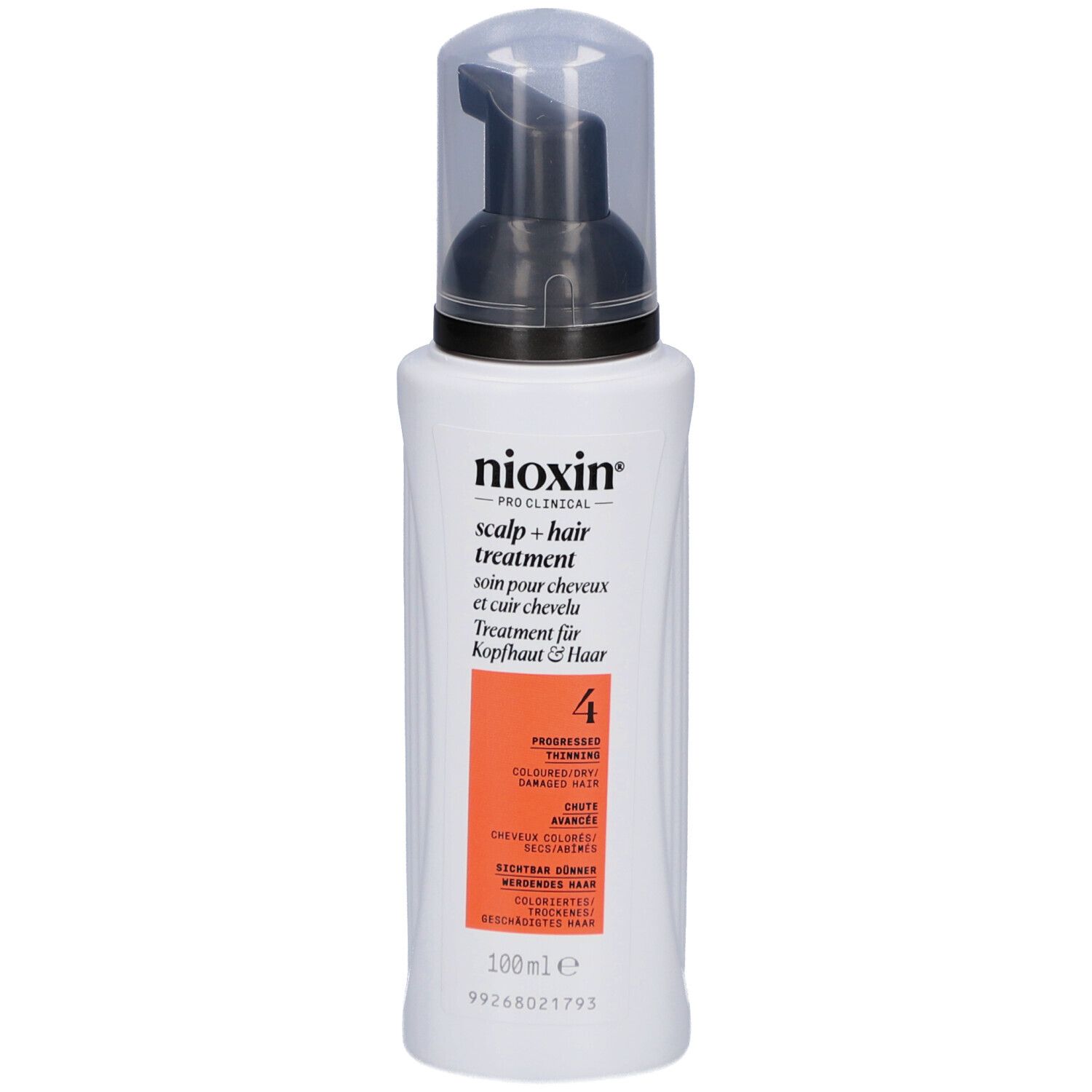 Flacon blanc avec pompe noire. Inscription : Nioxin, Scalp + Hair Treatment, 4. Pour cheveux colorés.